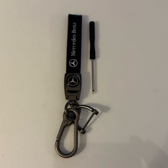 Mercedes Benz Key Fob Keychain in Black Leather with Logo NWT - Picture 1 of 4